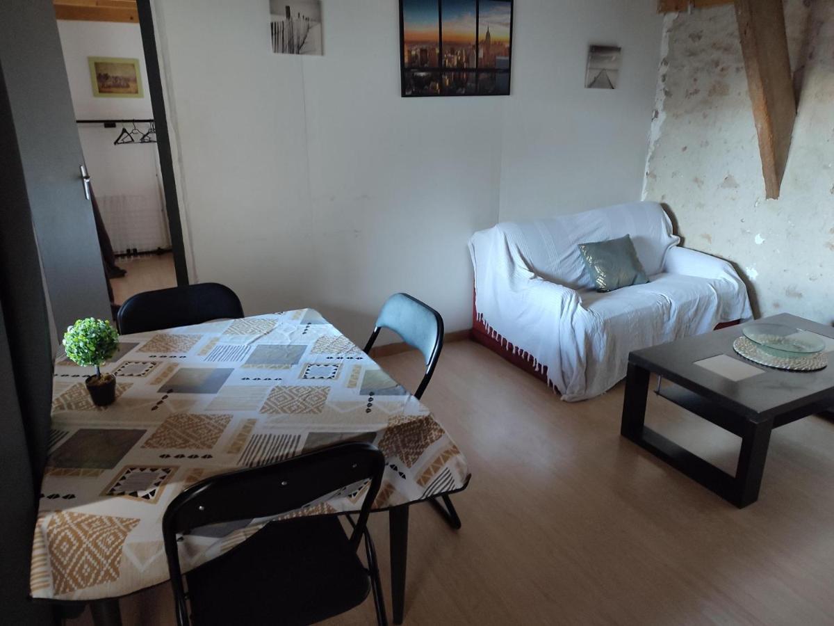 Farm stay La Mini Ferme De Maelou Sermaises